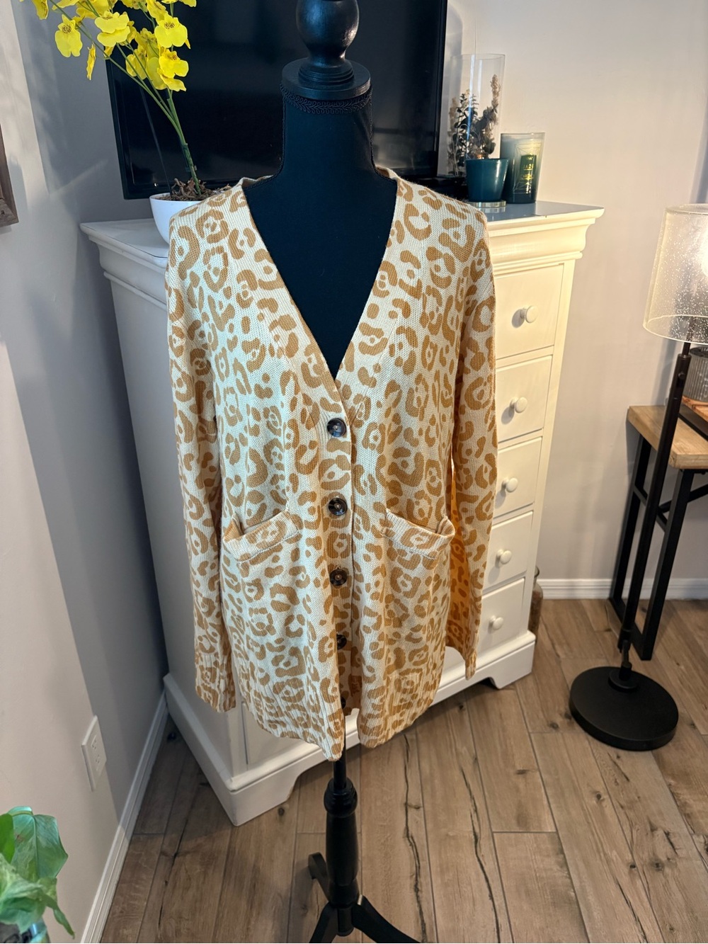 ANDREE BY UNIT Leopard Print V-Neck Button Cardigan in Yellow & Tan, 1X